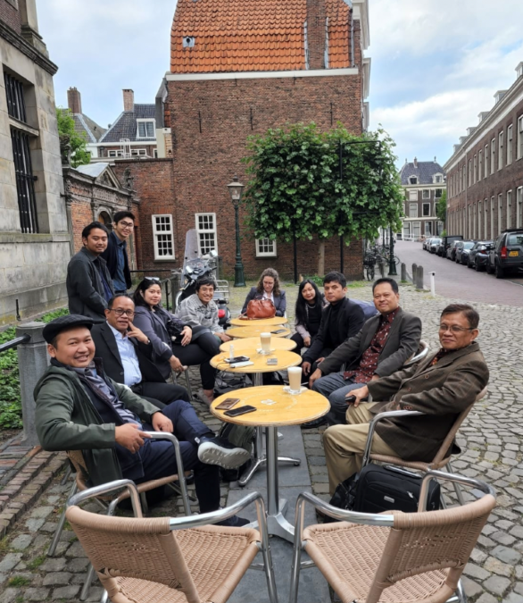 Government Study Program Conducted School of Democracy in Leiden, the Netherlands